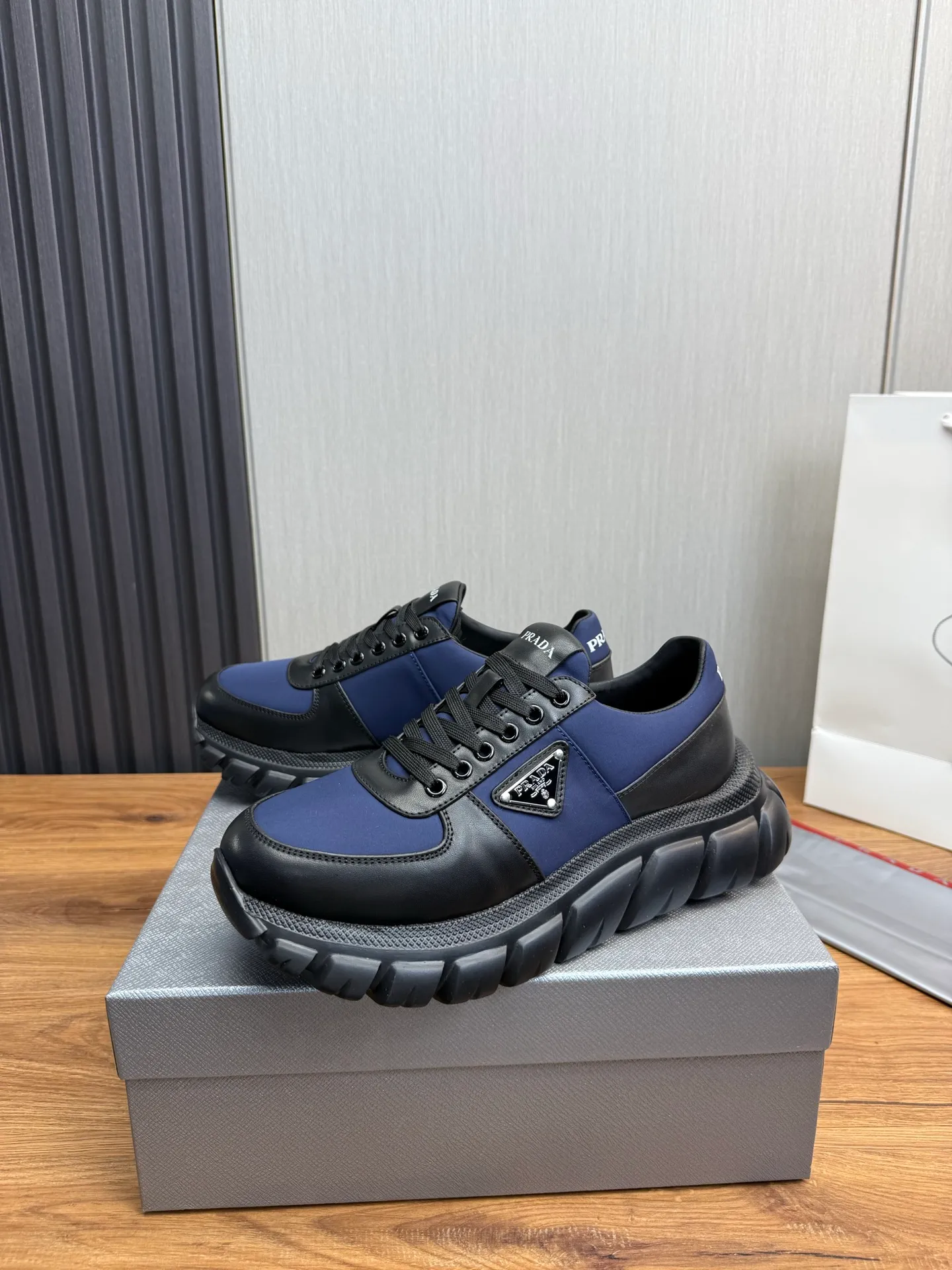 Men's shoes 💰580💰 [PRADA] Men's shoes are popular in the counter, official website is synchronized, 1 high-quality shipment ✔️Imported cowhide fabric + cowhide lining, 1🆚1 replica, original sole, 38-45 (45 customized, non-refundable)